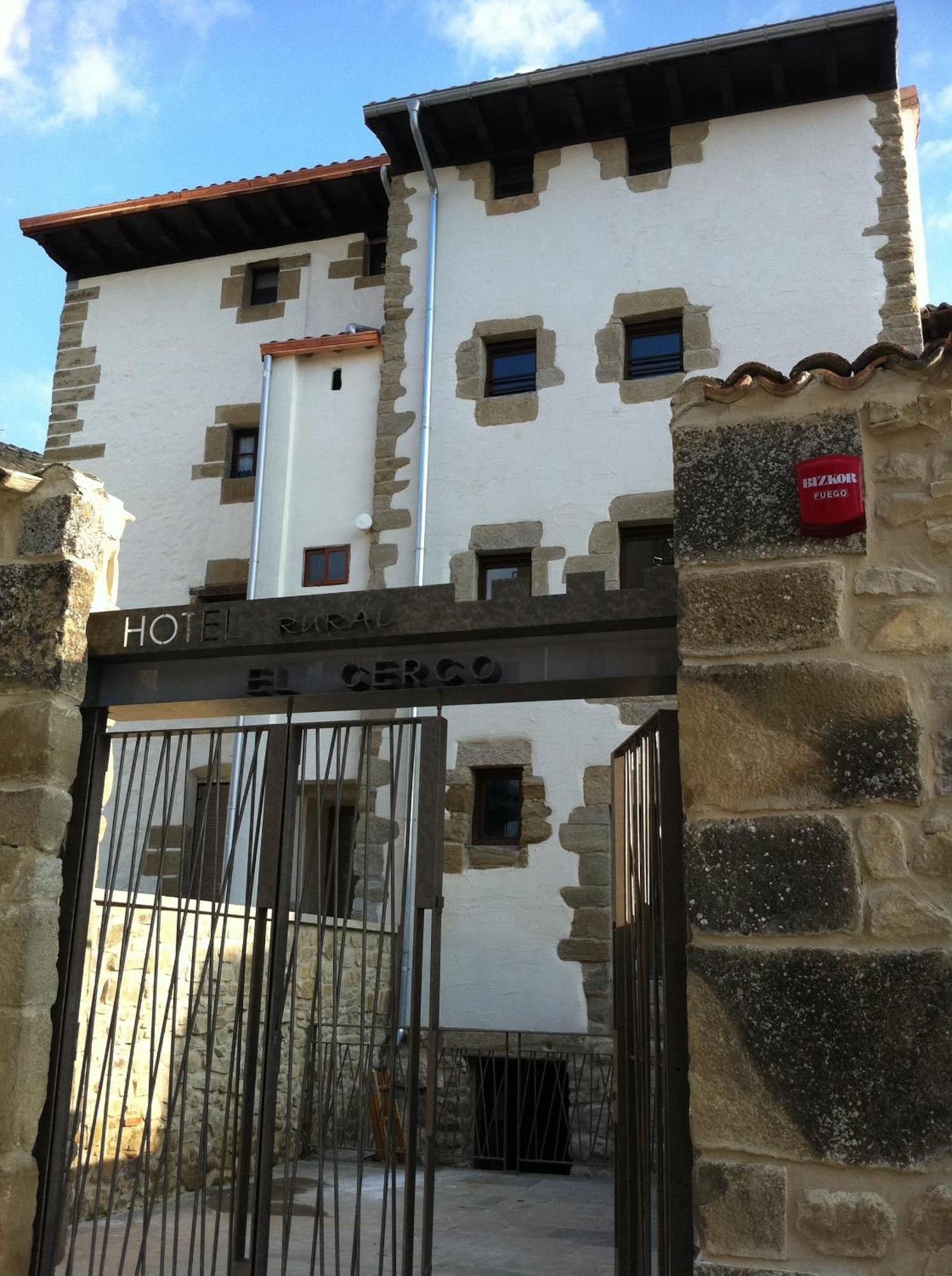 Hotel El Cerco Puente La Reina Exterior photo